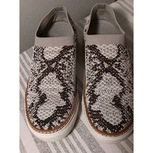 Vince Camuto Women's Keamalla Slip on‎ Sneaker, Tan/Brown Snake Print Knit Sz 5